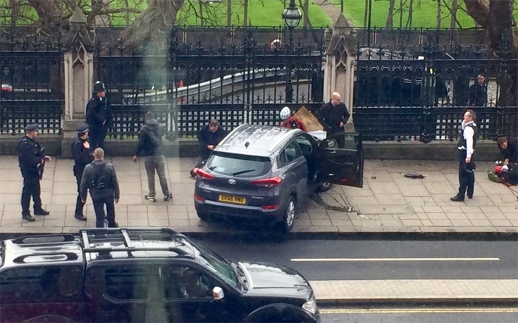 Πυροβολισμοί και τραυματίες έξω από το βρετανικό Κοινοβούλιο