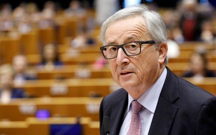 Ο Γιούνκερ κάλεσε τη Βρετανία να πάψει να μπλοκάρει αποφάσεις για τις δαπάνες της ΕΕ