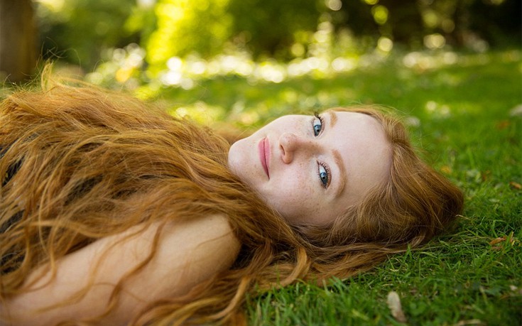 Η ιδιαίτερη ομορφιά των γυναικών με φυσικά κόκκινα μαλλιά