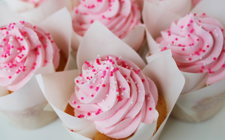 Cupcakes βανίλιας με ροζ επικάλυψη