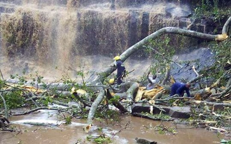 Απίστευτο δυστύχημα στην Γκάνα, δέντρα σκότωσαν κολυμβητές σε καταρράκτες
