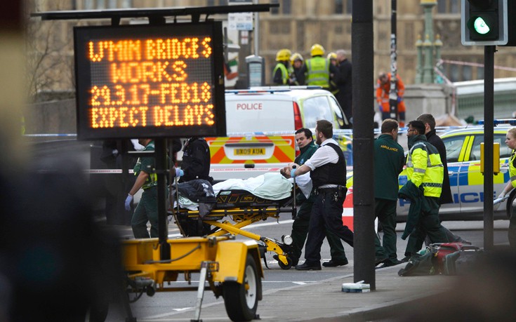 Σε κρίσιμη κατάσταση νοσηλεύονται δυο αστυνομικοί από την επίθεση στο Λονδίνο