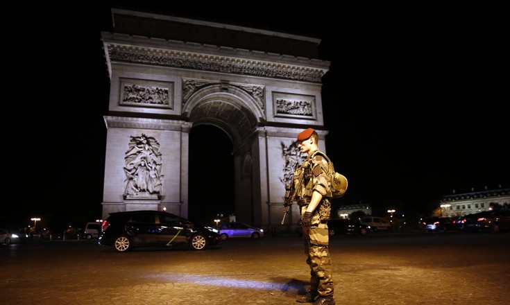 Οι τζιχαντιστές χτύπησαν στην καρδιά του Παρισιού τρεις μέρες πριν τις εκλογές