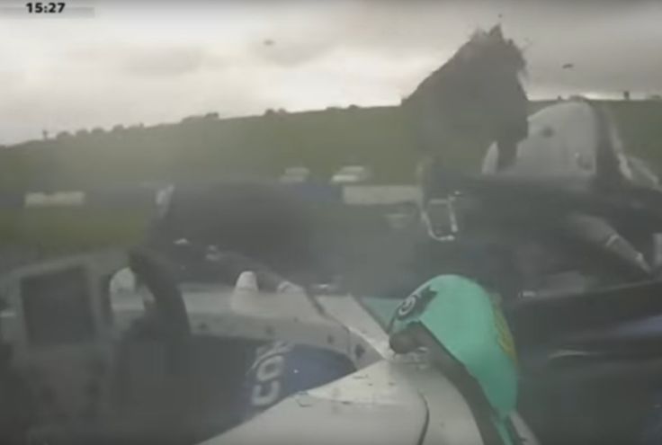Τρομακτικό ατύχημα σε αγώνα Formula στη Βρετανία