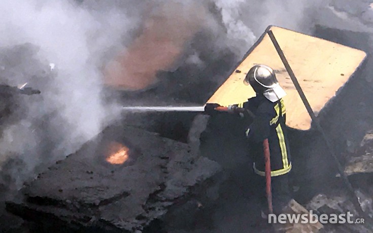 Εικόνες από την πυρκαγιά στον Νέο Κόσμο