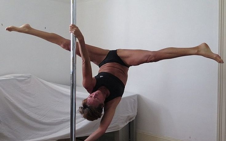 Η 60χρονη που άφησε τη δουλειά της για να γίνει pole dancer