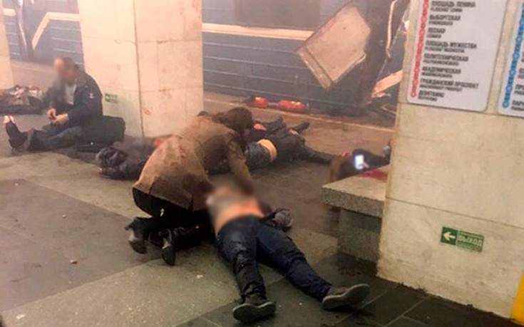 Βόμβα με καρφιά έσπειρε τον θάνατο στο μετρό της Αγίας Πετρούπολης