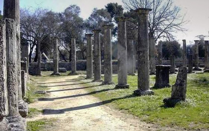 Παρουσίαση του αναστηλωμένου βόρειου κίονα του αναθηματικού μνημείου των Πτολεμαίων