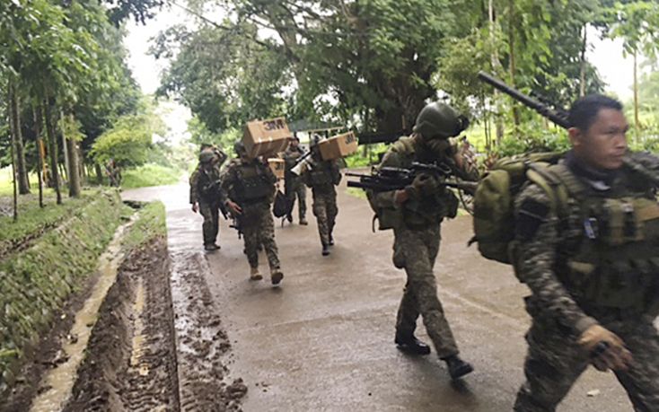 Ο στρατός βομβάρδισε ισλαμιστές στις Φιλιππίνες