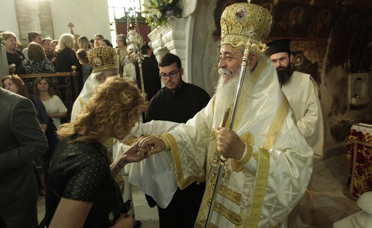 Λιτανεία του ιερού λειψάνου της Αγίας Ελένης στην Αγία Βαρβάρα