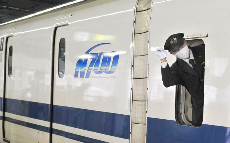 Οι σιδηροδρομικοί υπάλληλοι της Ιαπωνίας χειρονομούν διαρκώς