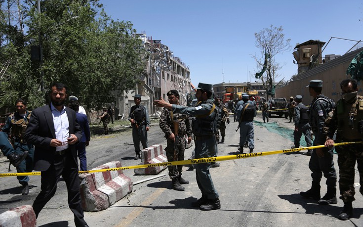 Ζωσμένος με εκρηκτικά καμικάζι ανατινάχτηκε στην Καμπούλ