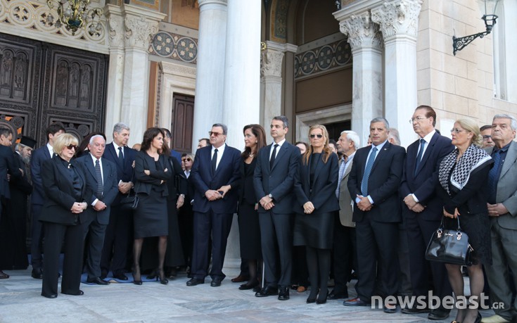 Η οικογένεια αποχαιρετά τον Κωνσταντίνο Μητσοτάκη στη Μητρόπολη Αθηνών