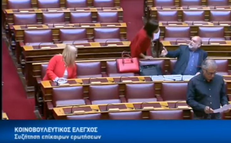 Χαμός στη Βουλή με Ασημακοπούλου και Συρμαλένιο: «Αν είσαι άντρας πες το δημόσια»