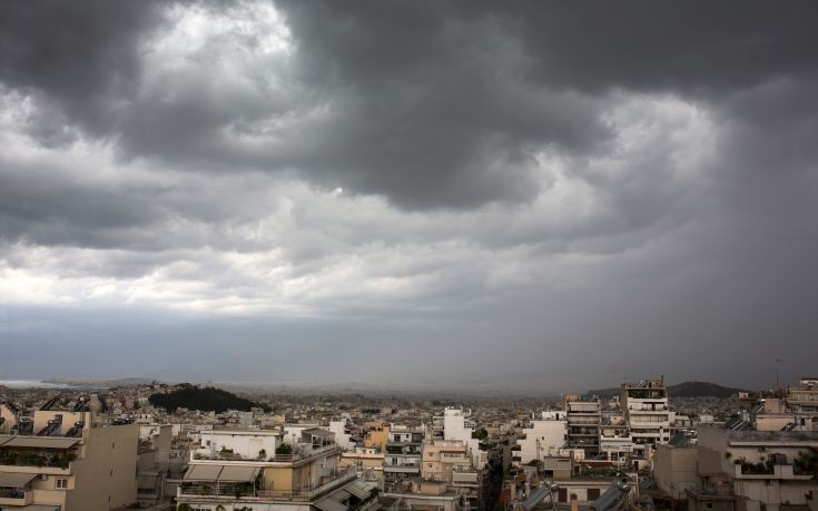 Καιρός: Συννεφιά, βροχές και αφρικανική σκόνη