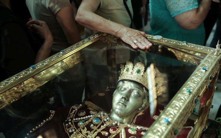 Η βασίλισσα Σοφία της Ισπανίας προσκύνησε το ιερό λείψανο της Αγίας Ελένης