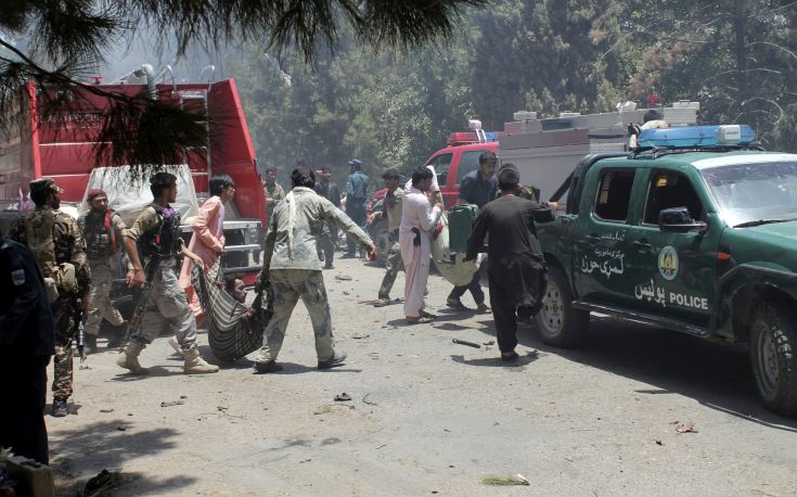 Δεκάδες νεκροί αστυνομικοί από επίθεση των Ταλιμπάν