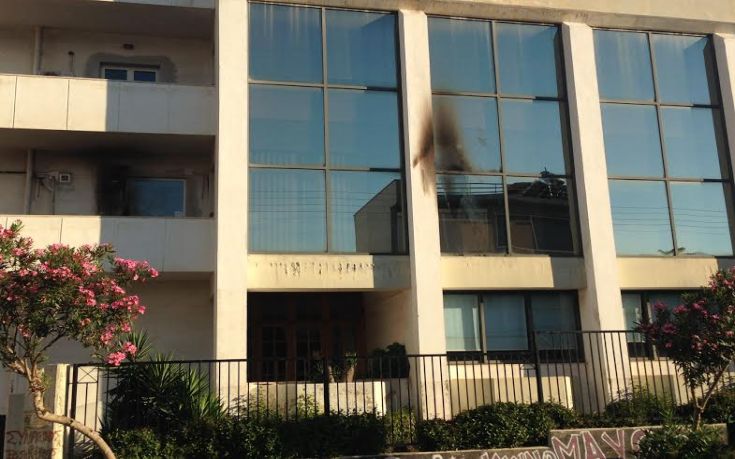 Επίθεση με εμπρηστικό μηχανισμό σε ΑΤΜ και κτίριο του Υπουργείου Γεωργίας