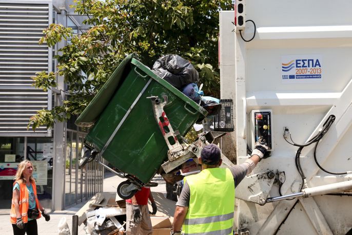 Με πυρετώδεις ρυθμούς η αποκομιδή σκουπιδιών στη Θεσσαλονίκη