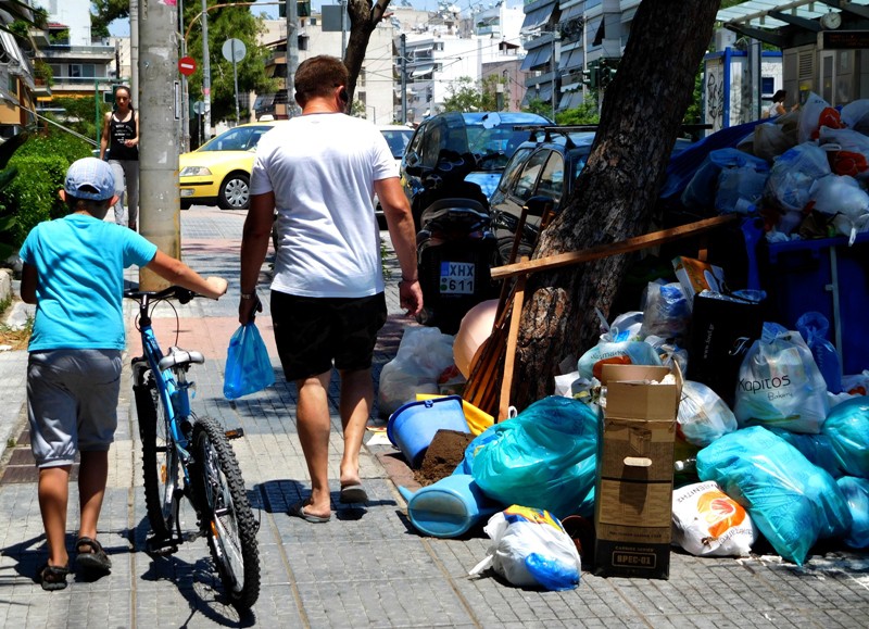 Καμπανάκι του ΚΕΕΛΠΝΟ για τα σκουπίδια: «Φαινόμενα απειλητικά για τη δημόσια υγεία»