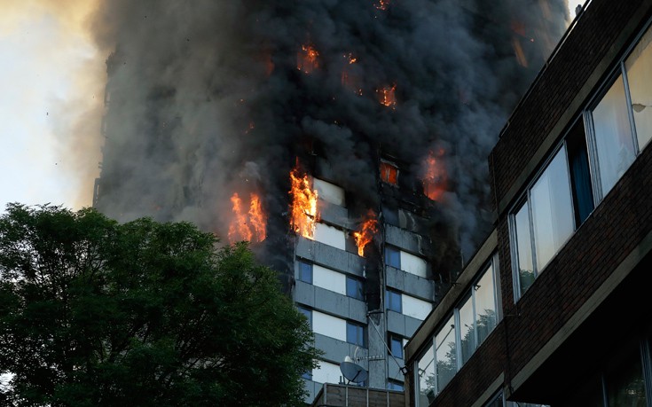 Τα πρώτα σενάρια και η προειδοποίηση για πυρκαγιά στον πύργο στο Λονδίνο