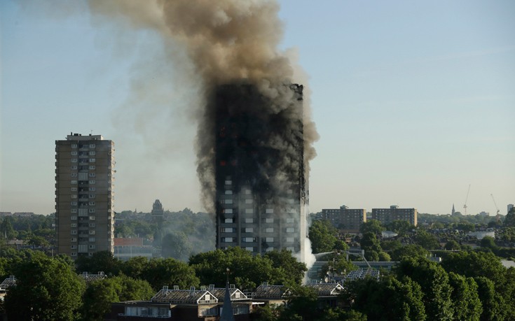 Τους 17 έφτασαν οι νεκροί της πυρκαγιάς στον φλεγόμενο πύργο του Λονδίνου