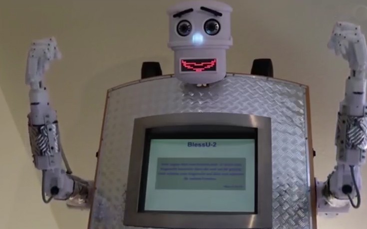 Ο BlessU-2 είναι ρομπότ-ιερέας που σε ευλογεί σε πέντε γλώσσες