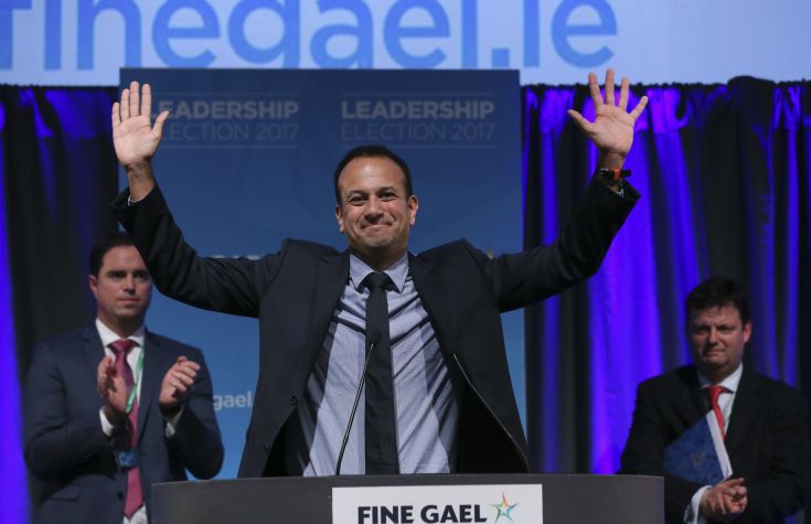 Ένας νεαρός, ομοφυλόφιλος και μιγάς για πρωθυπουργός της Ιρλανδίας