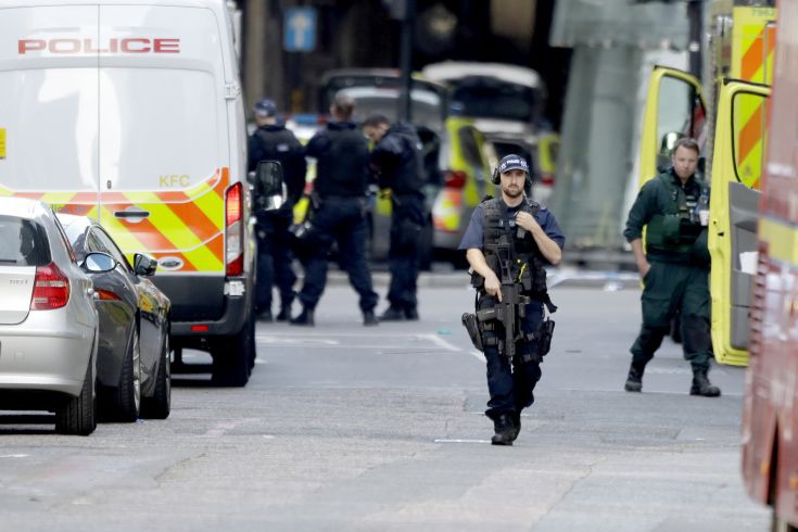 Συναγερμός κοντά στο βρετανικό κοινοβούλιο, συνελήφθη άνδρας με μαχαίρι