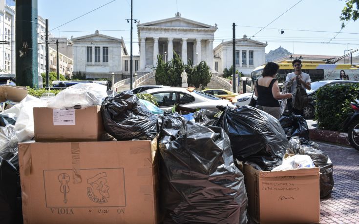 Το γραφείο του Πρωθυπουργού απαντά στη ΝΔ για τα σκουπίδια