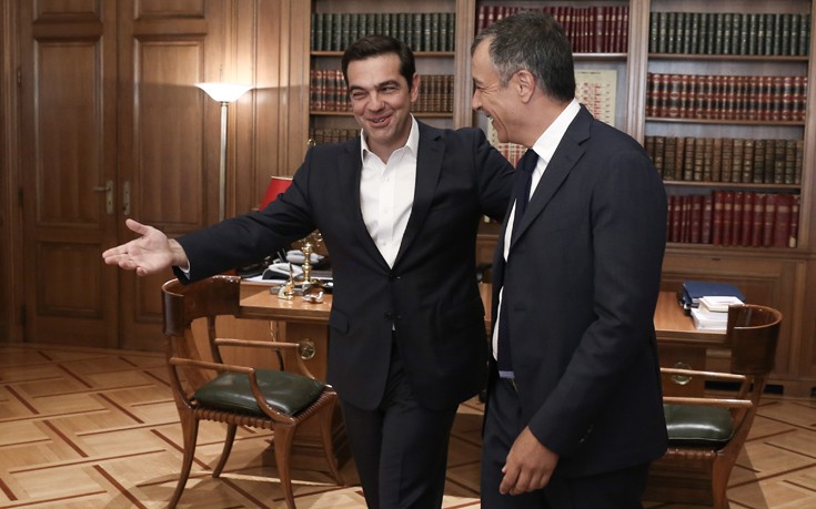 Με Θεοδωράκη ξεκίνησε ο κύκλος επαφών Τσίπρα με τους πολιτικούς αρχηγούς