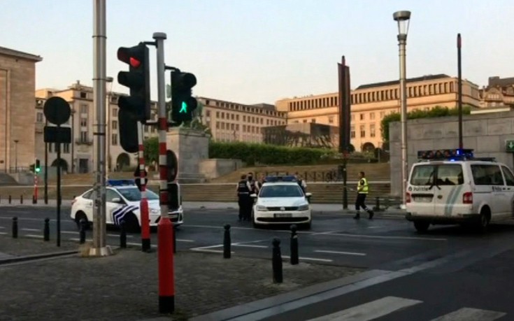 Συναγερμός στις Βρυξέλλες με άντρα που φορούσε γιλέκο με εκρηκτικά