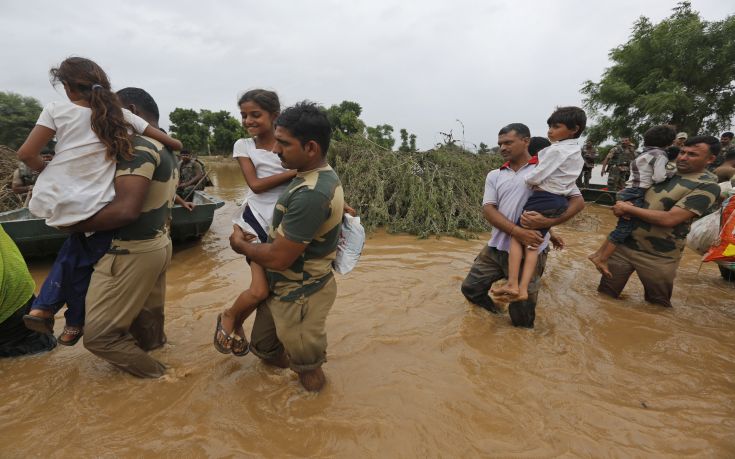 Στους 700 οι νεκροί από τις πλημμύρες στην Ινδία