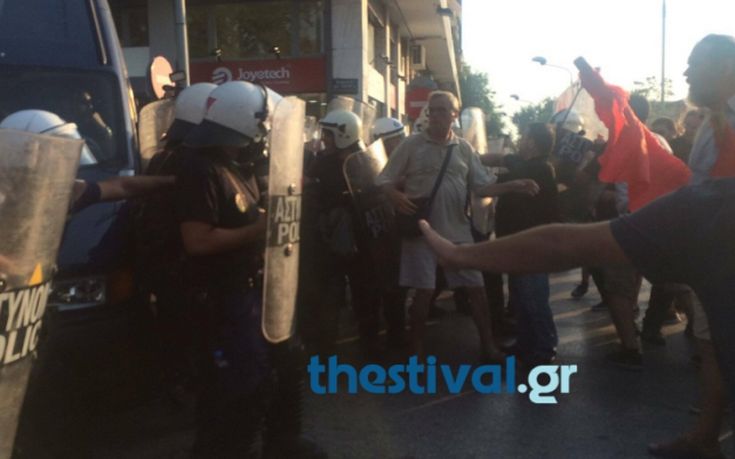 Ένταση μεταξύ διαδηλωτών και ΜΑΤ στη Θεσσαλονίκη