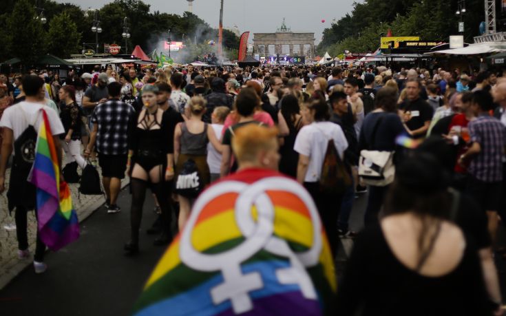 Γιόρτασαν τον νόμο για τον γάμο των ομοφυλοφίλων με το Gay Pride