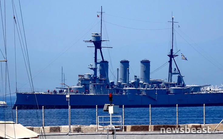 Εντυπωσιάζει το θωρηκτό Αβέρωφ που επέστρεψε στο Φλοίσβο