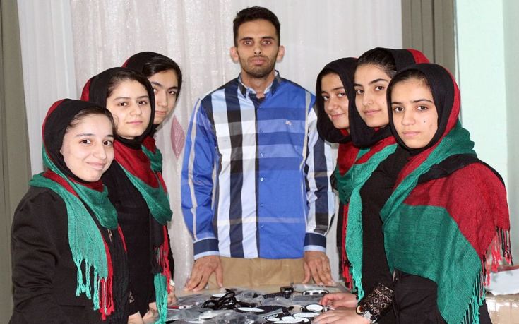 Αφγανές μαθήτριες πήραν άδεια εισόδου στις ΗΠΑ για διαγωνισμό ρομποτικής