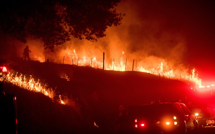 Νέες φονικές πυρκαγιές κατακαίνε την Καλιφόρνια