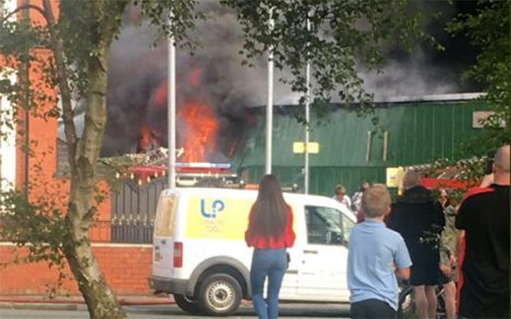 Μεγάλη πυρκαγιά ξέσπασε σε κέντρο paintball στη Βρετανία