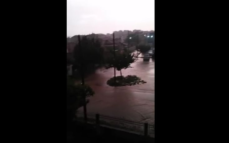 Βροχές, χαλάζι και πλημμυρισμένοι δρόμοι στη Χαλκιδική