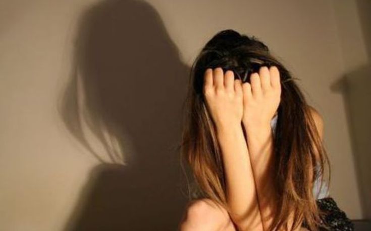 Παραπέμπεται για τον βιασμό 17χρονης άνδρας που παρίστανε το μέντιουμ