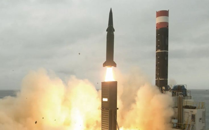 Σε τρία κομμάτια έσπασε ο πύραυλος που εκτόξευσε η Βόρεια Κορέα