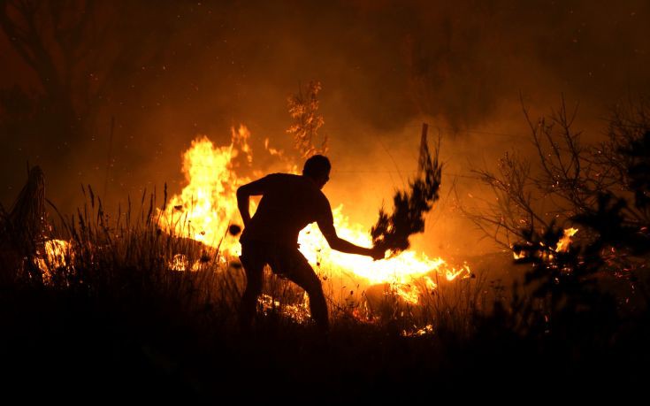 Ολονύχτια μάχη με τις φλόγες στην Καβάλα