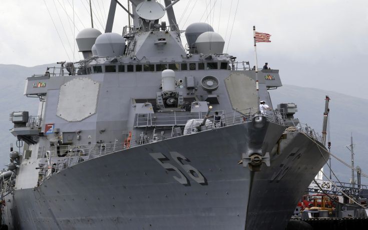 Αγνοούνται 10 ναύτες μετά τη σύγκρουση αντιτορπιλικού με δεξαμενόπλοιο