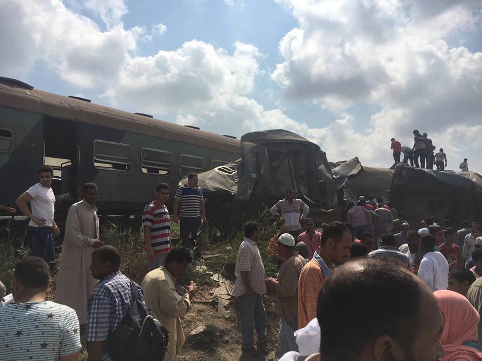 Υπό κράτηση οι μηχανοδηγοί των τρένων που συγκρούστηκαν στην Αίγυπτο