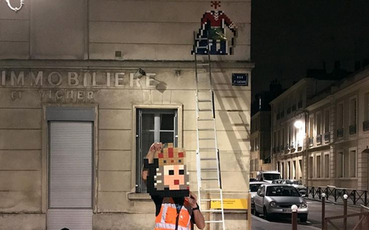 Μαϊμού δημοτικοί αστυνομικοί στο Παρίσι έκλεψαν ψηφιδωτά γνωστού street artist