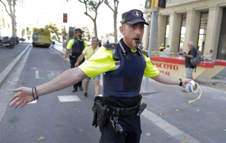 Πέντε άτομα ζωσμένα με εκρηκτικά εξουδετέρωσε η αστυνομία στην ισπανική πόλη Καμπρίλς