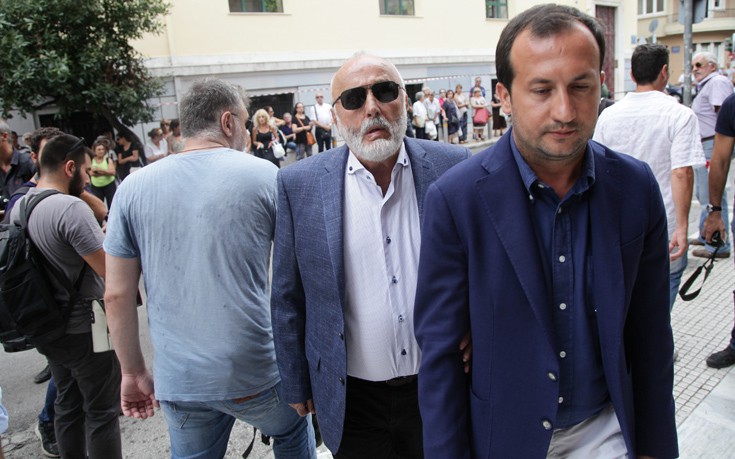 Ζωή Λάσκαρη - Το τελευταίο χειροκρότημα -Κηδεία (photos-video) 12 dksnxzla15