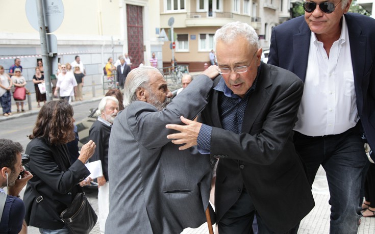 Ζωή Λάσκαρη - Το τελευταίο χειροκρότημα -Κηδεία (photos-video) 9 dksnxzla19