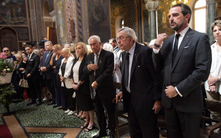 Ζωή Λάσκαρη - Το τελευταίο χειροκρότημα -Κηδεία (photos-video) 6 dksnxzla24